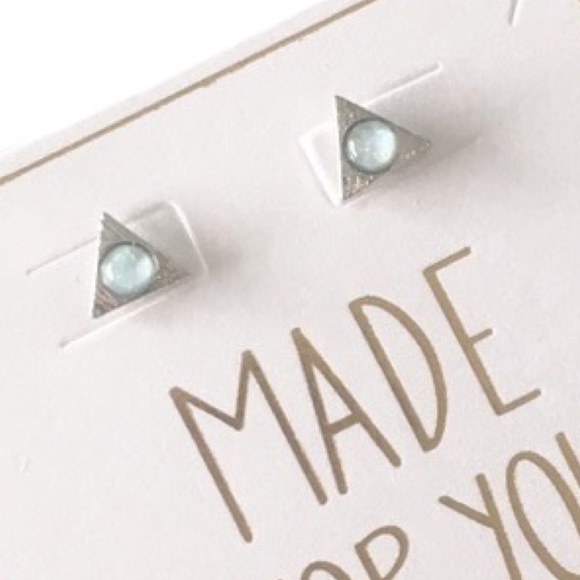 new Loren Olivia Δ Opal Pyramid Stud Earrings Δ Silver Plated Δ - Picture 8 of 15